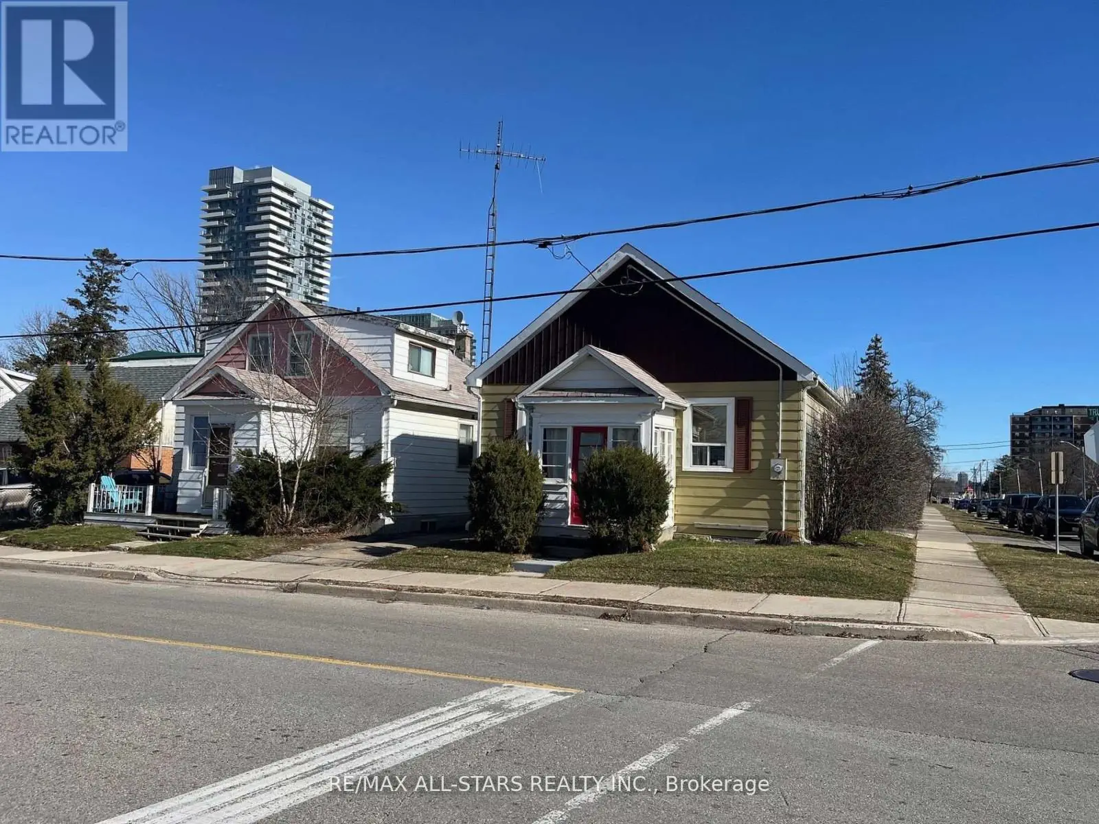 36 Trueman Street, Brampton, Ontario  L6W 3B3 - Photo 2 - W12146625