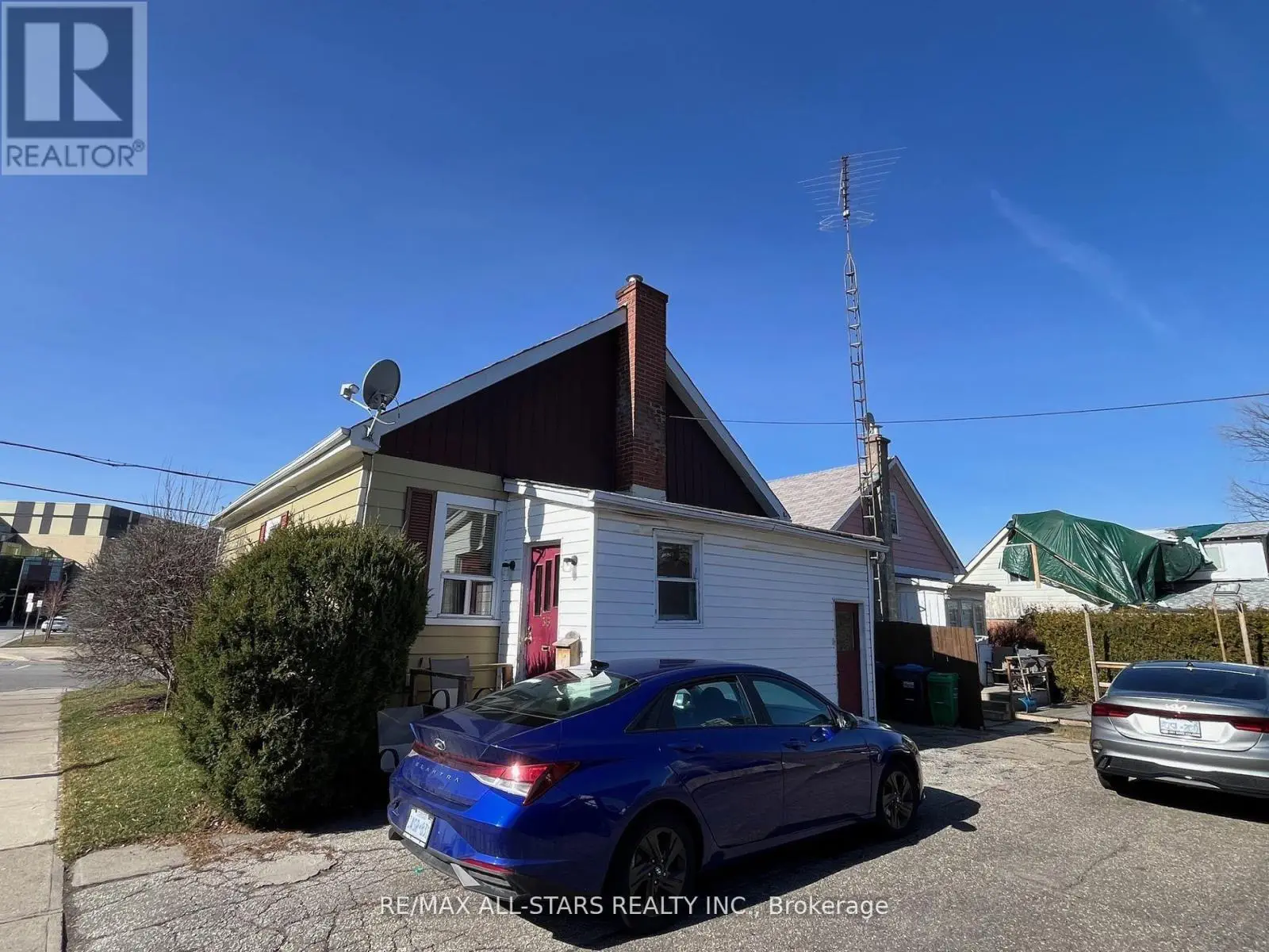 36 Trueman Street, Brampton, Ontario  L6W 3B3 - Photo 3 - W12146625