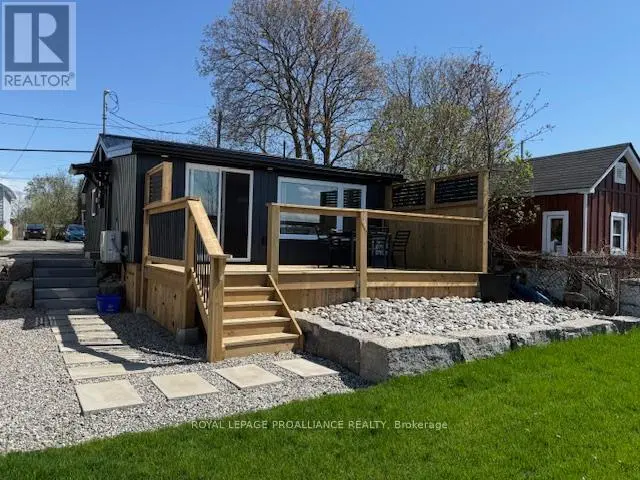 80 Ridley Street, Prince Edward County, Ontario  K8N 4Z1 - Photo 2 - X12001848