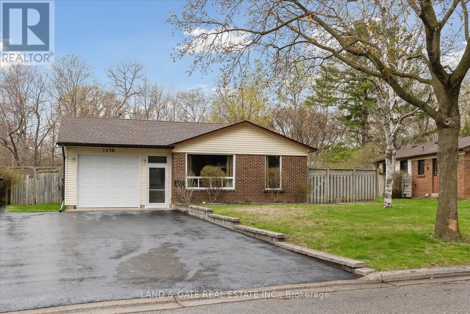 1038 Exeter Street, Oshawa, Ontario  L1G 7E9 - Photo 1 - E12146815