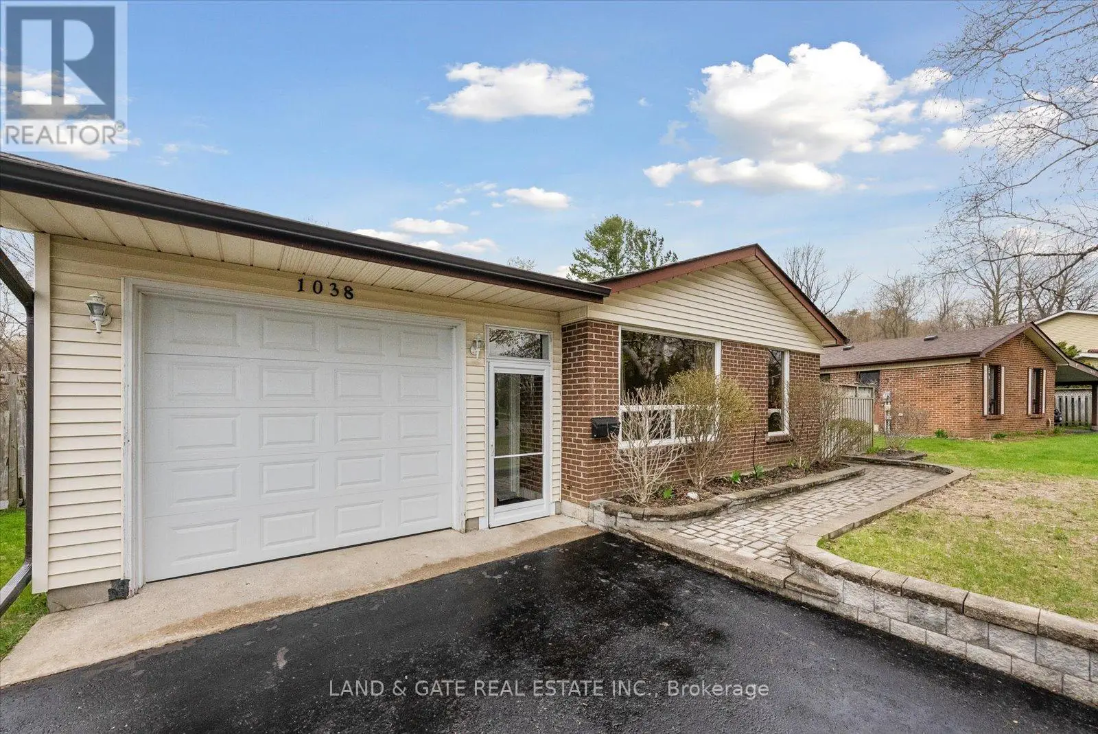 1038 Exeter Street, Oshawa, Ontario  L1G 7E9 - Photo 3 - E12146815