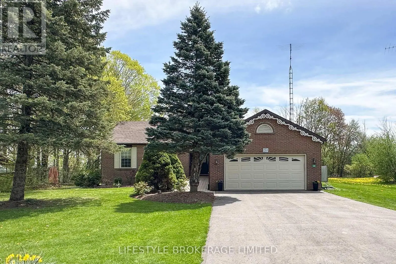 133 Robmar Crescent, Kawartha Lakes, Ontario  K0M 2J0 - Photo 1 - X12146759
