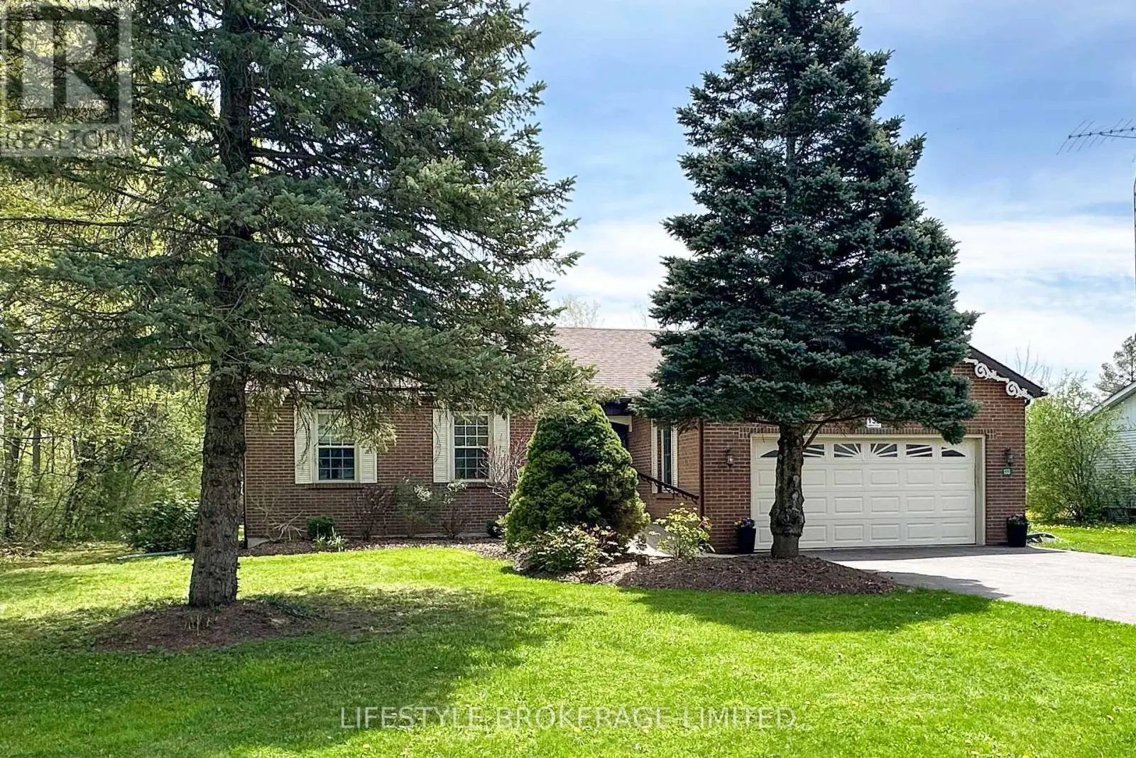 133 Robmar Crescent, Kawartha Lakes, Ontario  K0M 2J0 - Photo 2 - X12146759