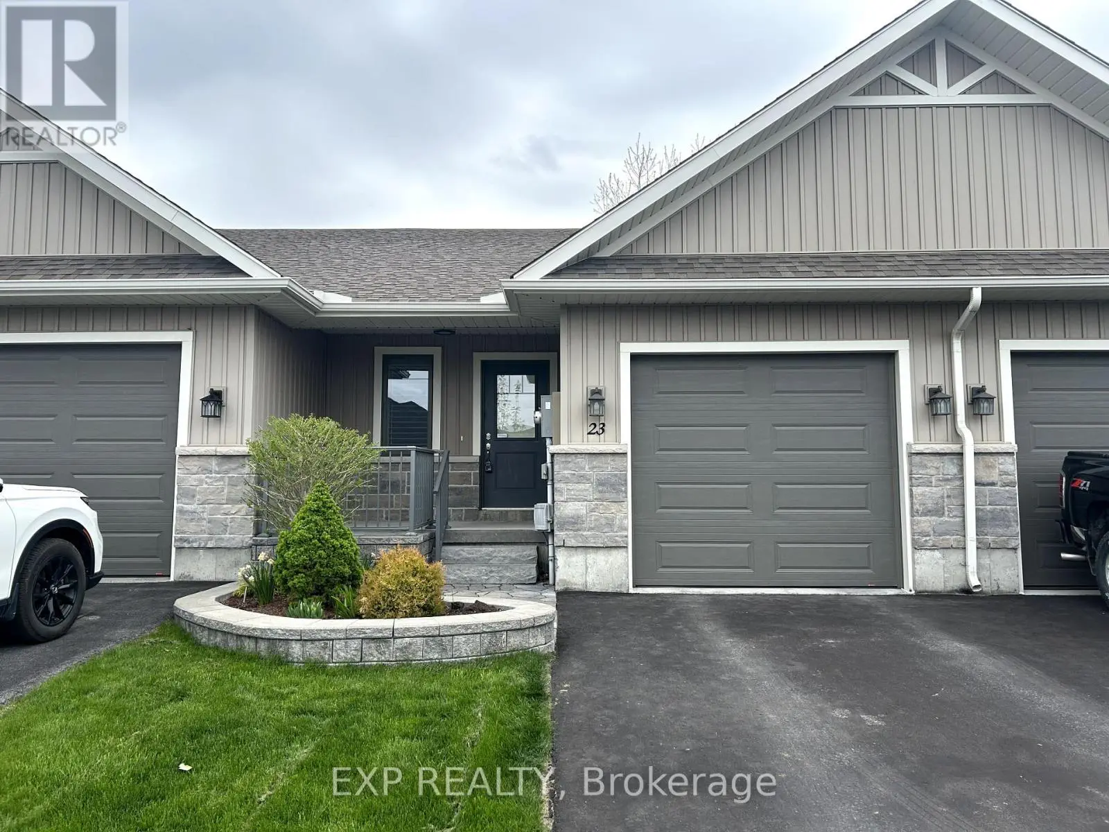 23 Glenview Crescent, Belleville, Ontario  K8P 0A8 - Photo 1 - X12146841