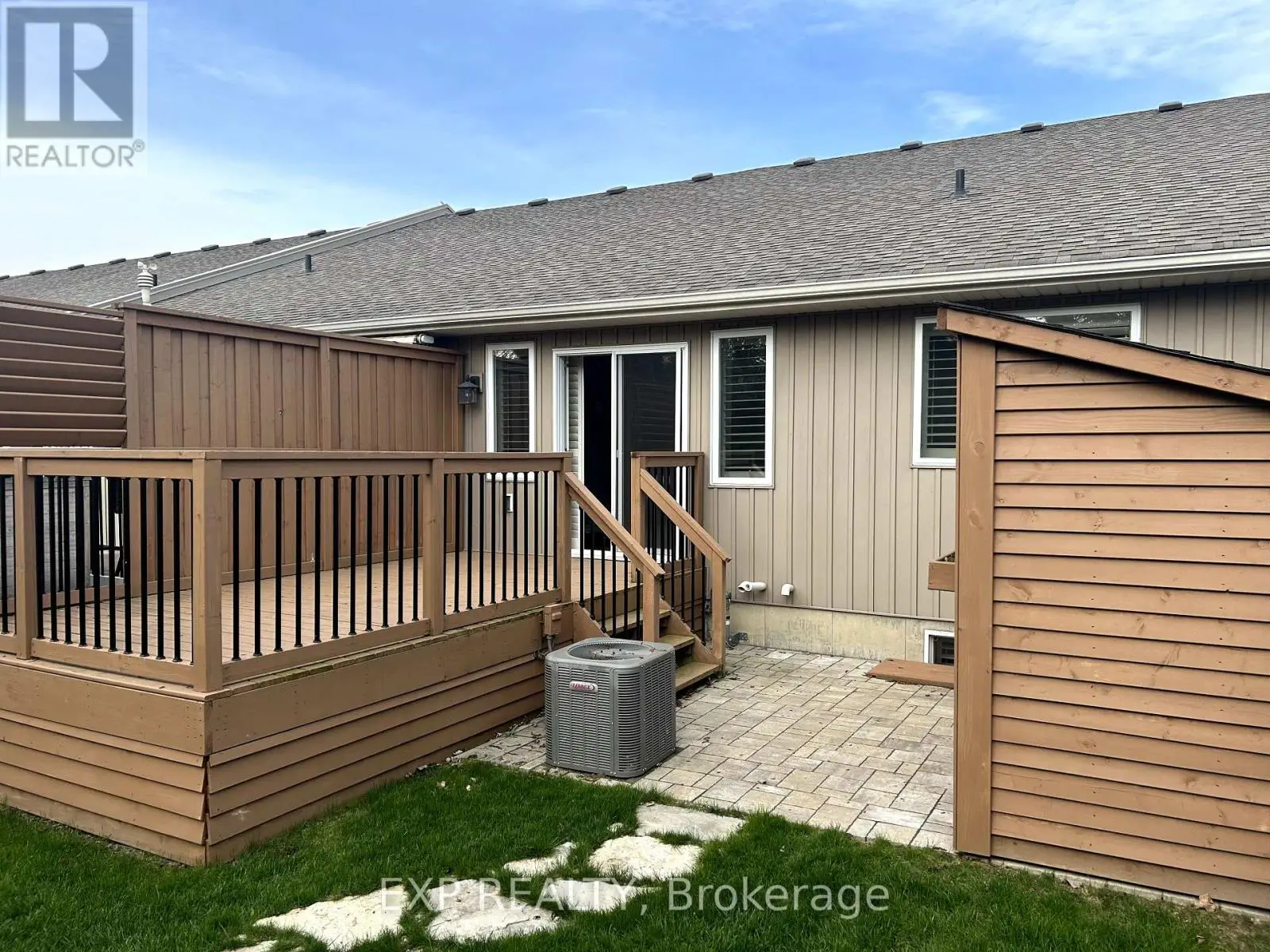 23 Glenview Crescent, Belleville, Ontario  K8P 0A8 - Photo 2 - X12146841