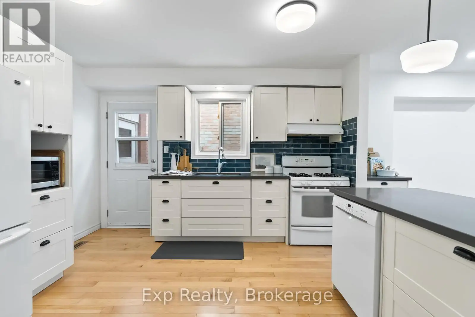 54 Hobbs Drive, Clarington, Ontario  L1C 3L9 - Photo 3 - E12114485