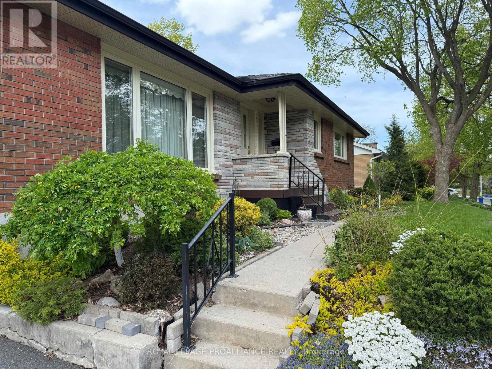 114 O'carroll Avenue, Peterborough North, Ontario  K9H 4V3 - Photo 2 - X12028761