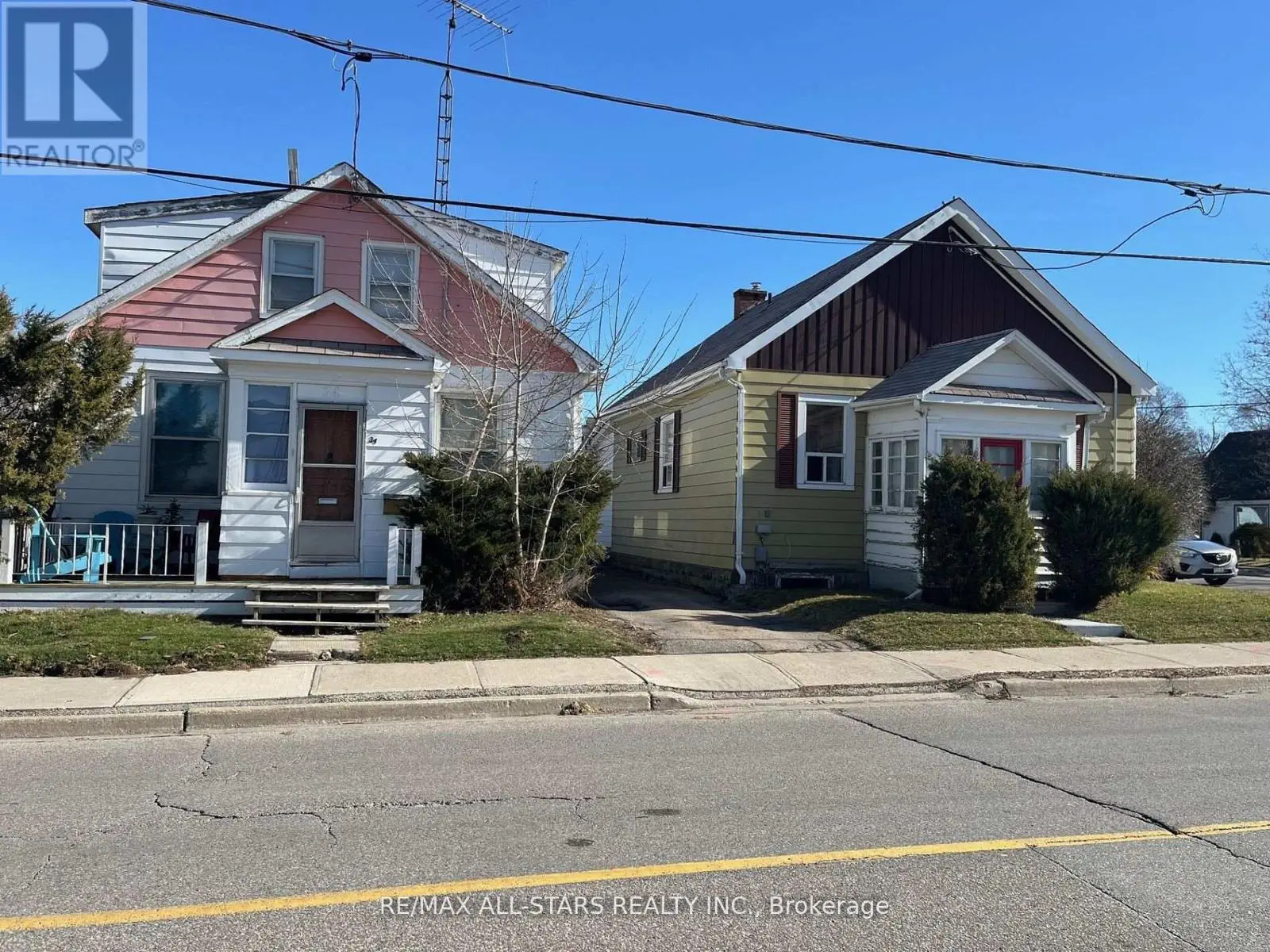 34 Trueman Street, Brampton, Ontario  L6W 3B3 - Photo 2 - W12147577