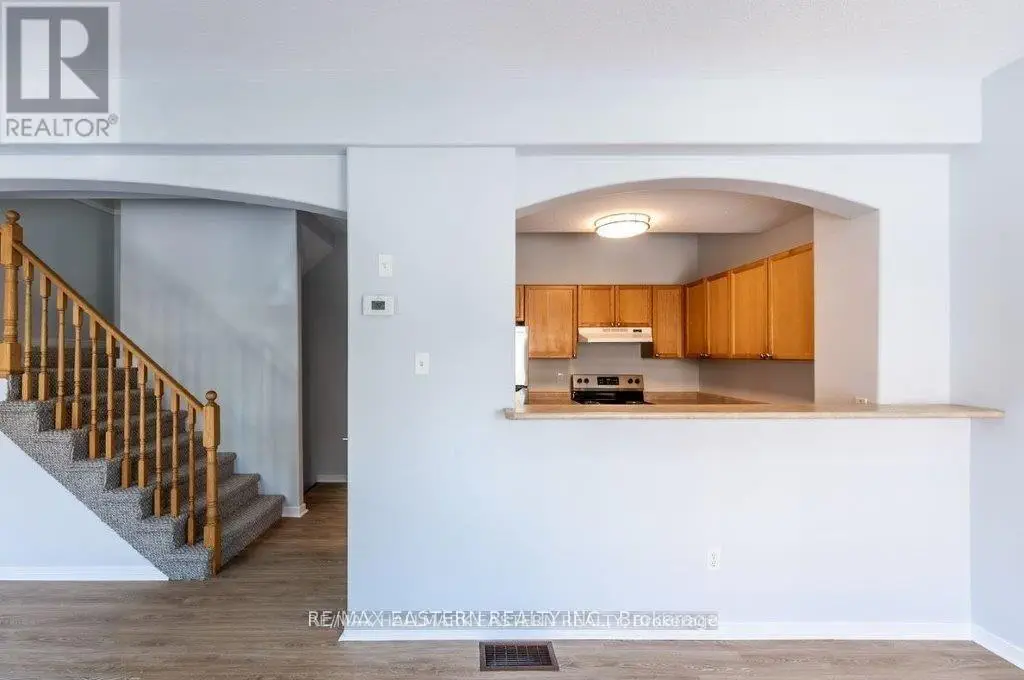 702 - 246 Spillsbury Drive, Peterborough West, Ontario  K9K 0A1 - Photo 2 - X12147591