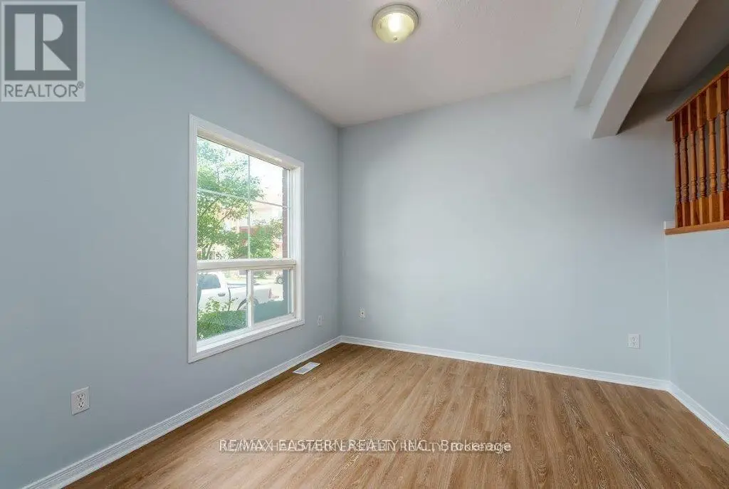 702 - 246 Spillsbury Drive, Peterborough West, Ontario  K9K 0A1 - Photo 3 - X12147591