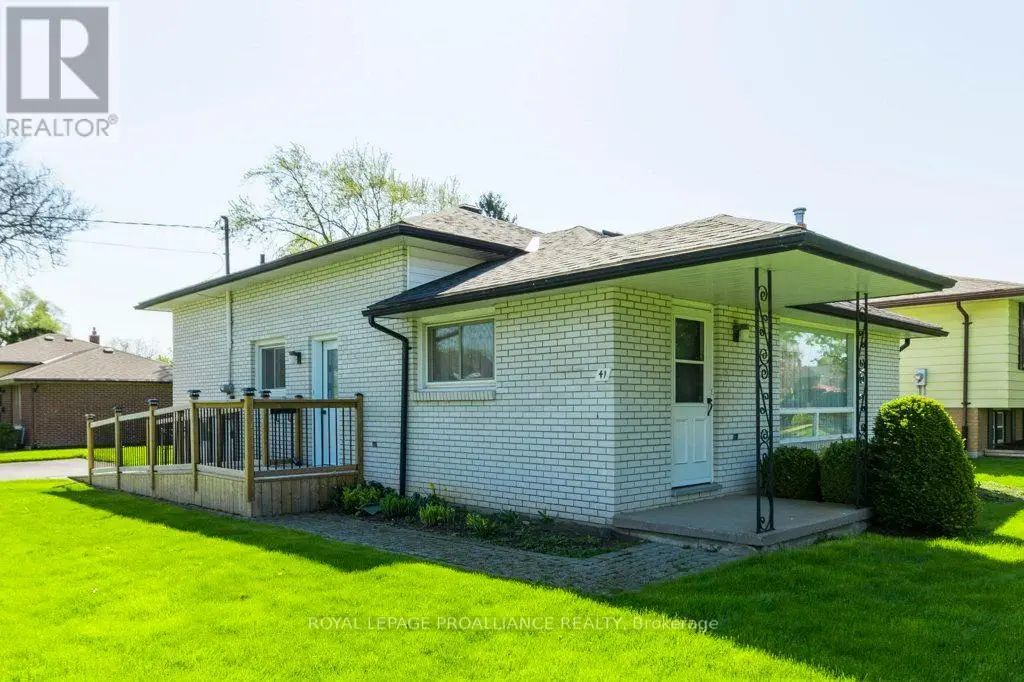41 Parkdale Drive, Belleville, Ontario  K8P 2P3 - Photo 1 - X12147698