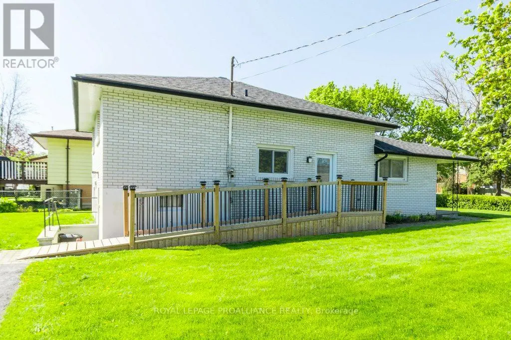41 Parkdale Drive, Belleville, Ontario  K8P 2P3 - Photo 2 - X12147698