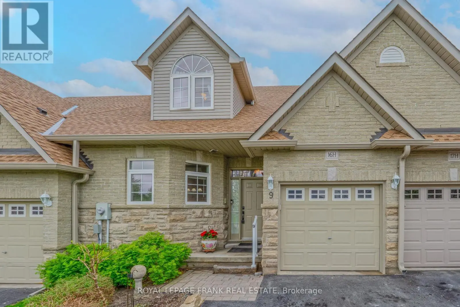 9 Eglington Street, Kawartha Lakes, Ontario  K9V 6K6 - Photo 1 - X12147941