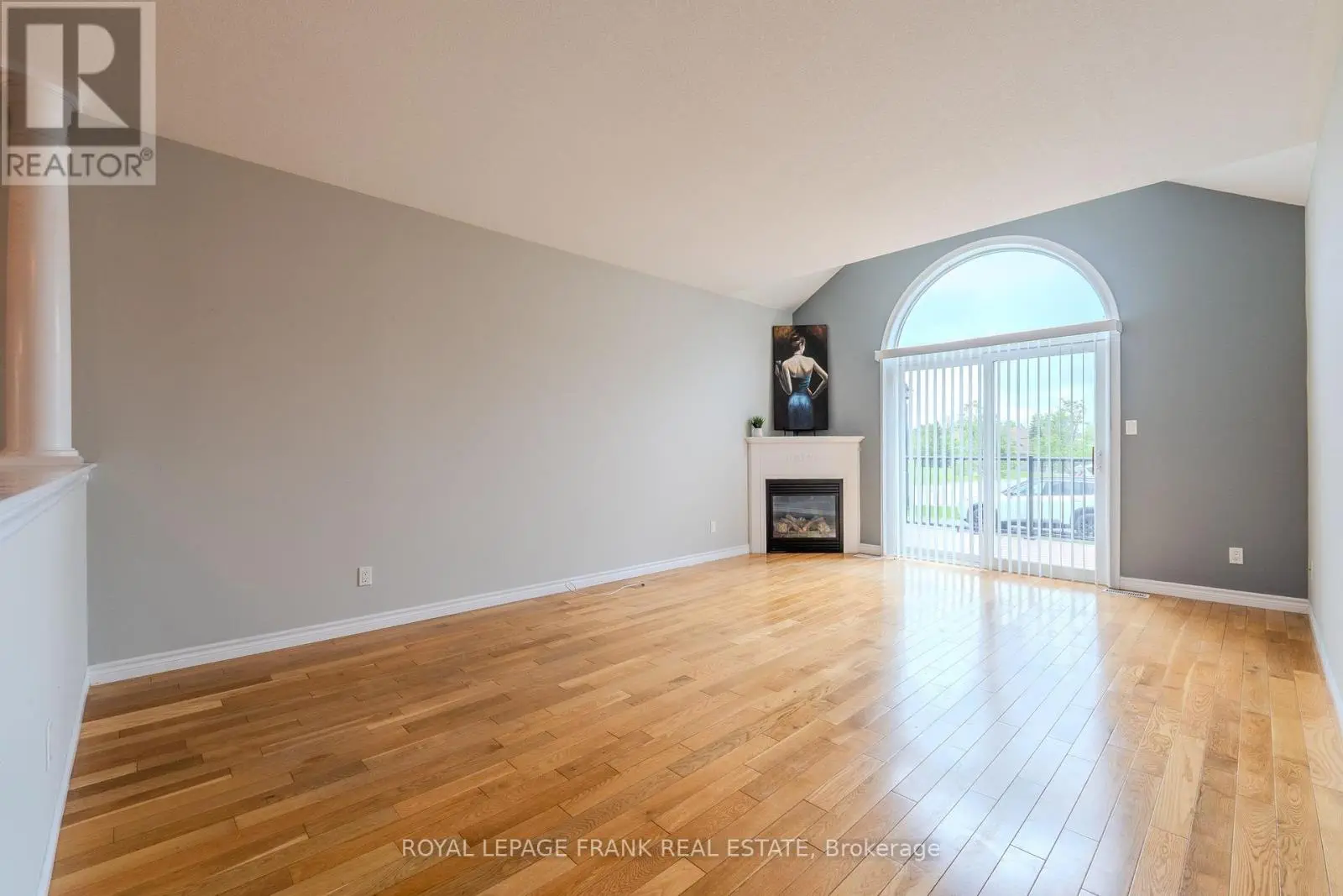 9 Eglington Street, Kawartha Lakes, Ontario  K9V 6K6 - Photo 3 - X12147941