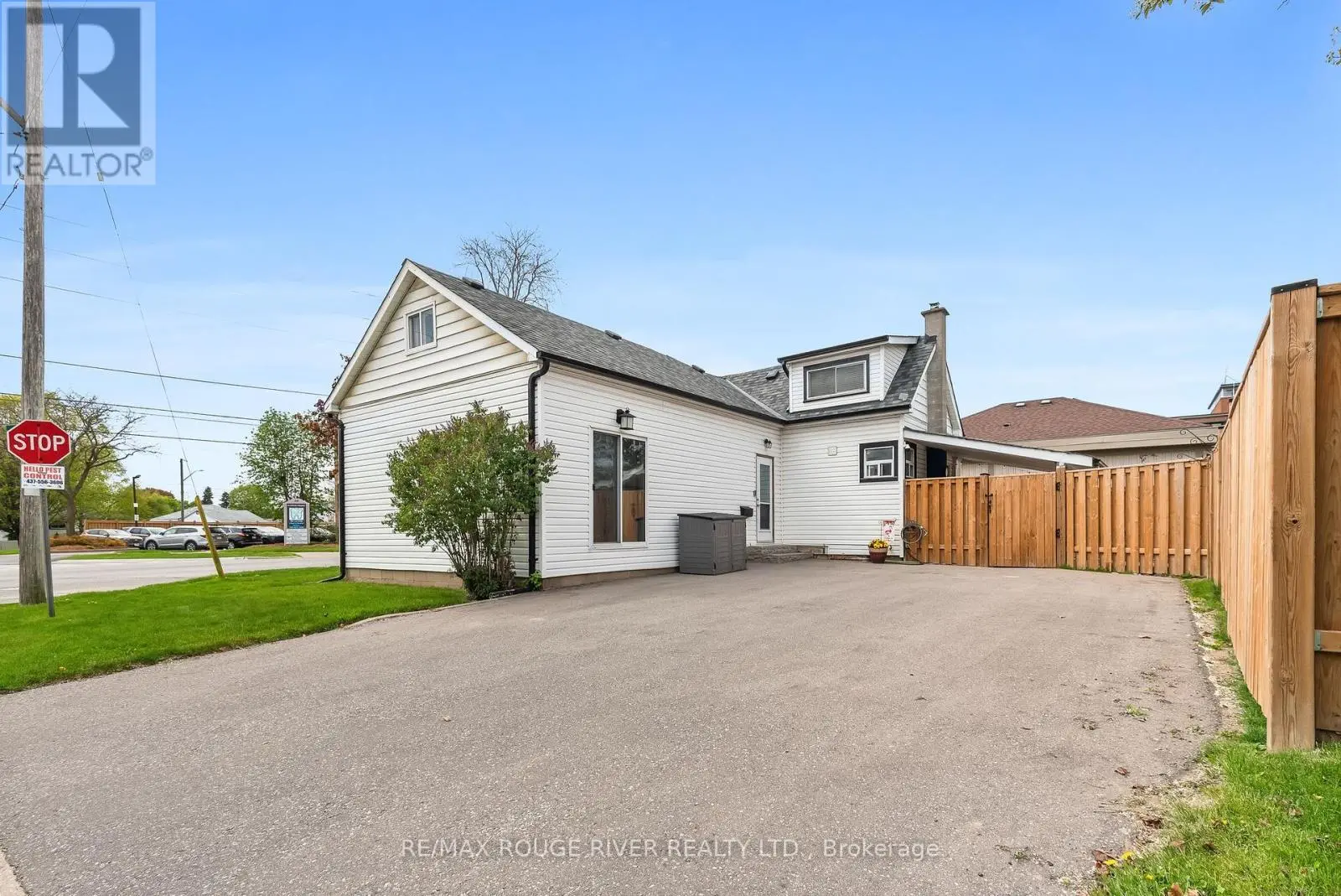 61 Liberty Street S, Clarington, Ontario  L1C 2N6 - Photo 3 - E12147299