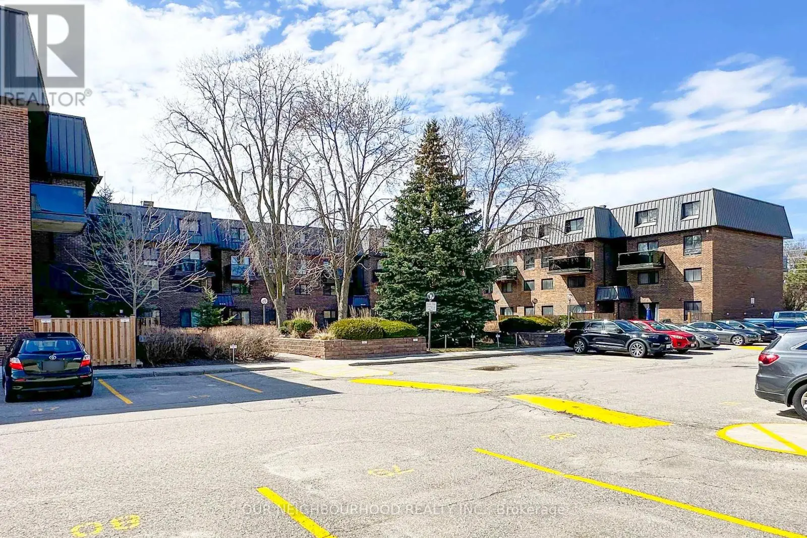 17 - 43 Taunton Road E, Oshawa, Ontario  L1G 3T6 - Photo 1 - E12148118