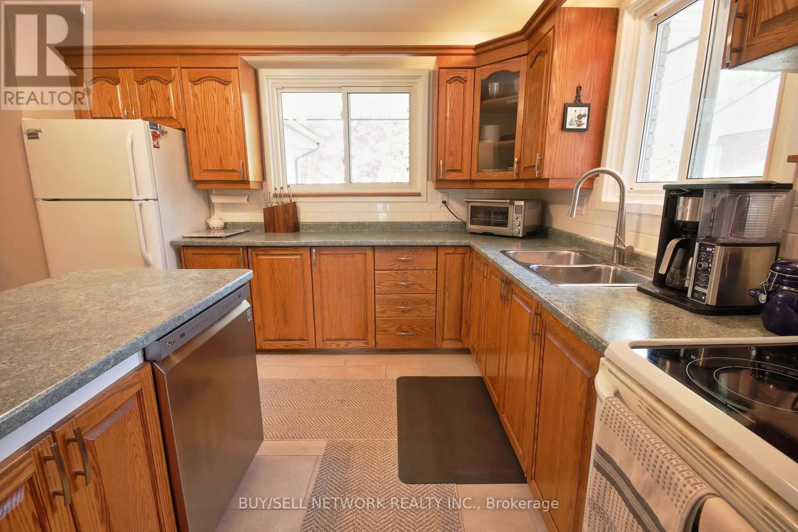 638 River Road S, Peterborough South, Ontario  K9J 1E7 - Photo 3 - X12148058