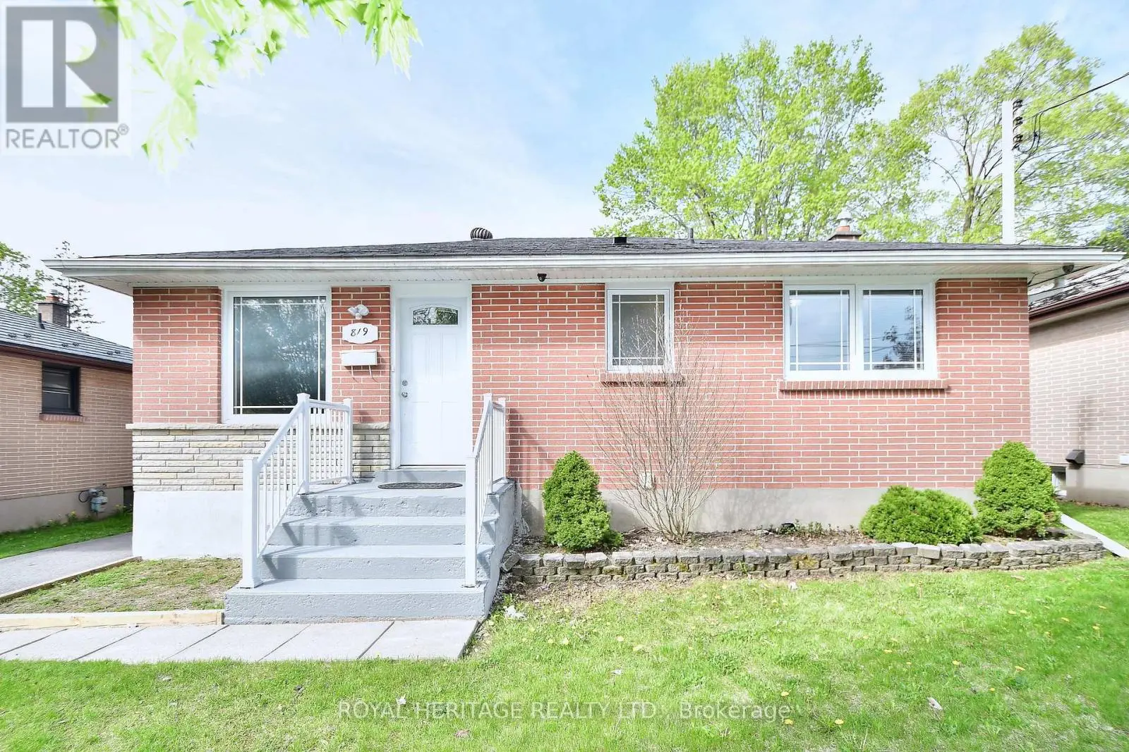 819 Brookdale Crescent, Peterborough North, Ontario  K9H 6A5 - Photo 3 - X12148282