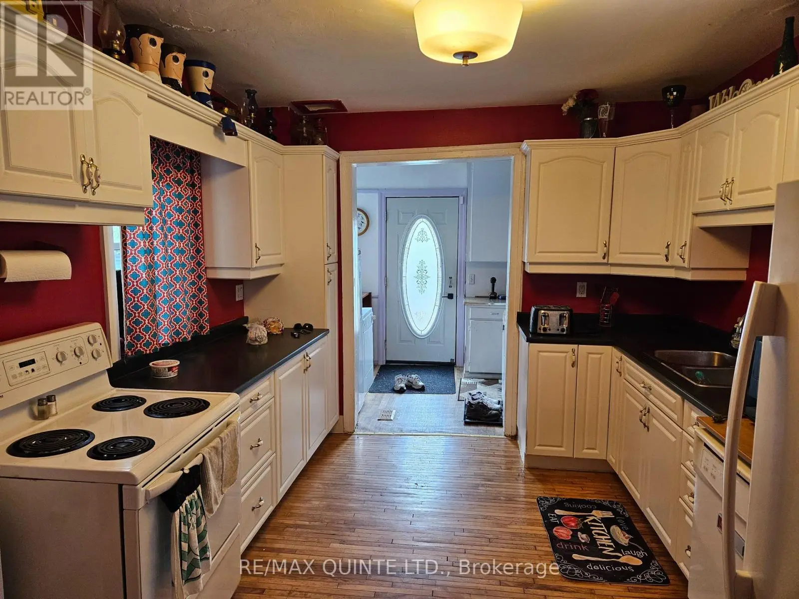 72 Cedar Street, Belleville, Ontario  K8P 3M1 - Photo 3 - X12148604