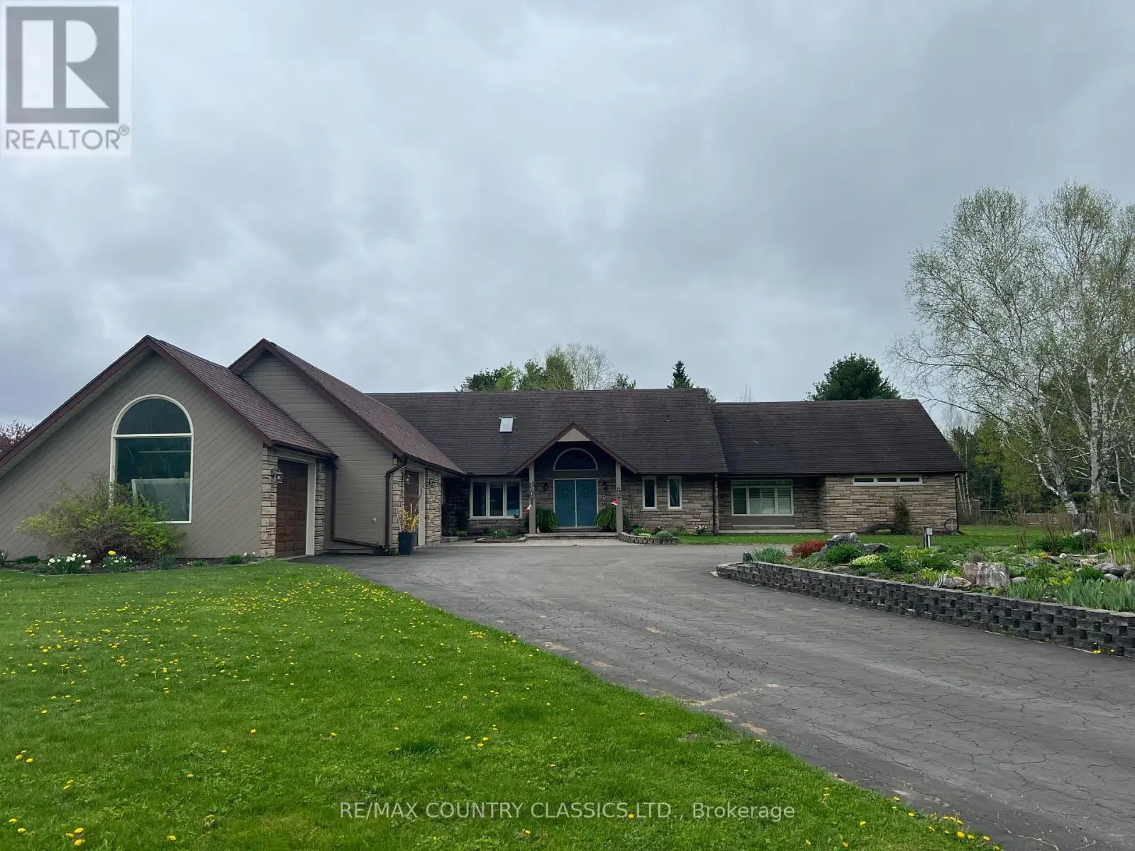 11 GOLFVIEW DRIVE, Bancroft, Ontario