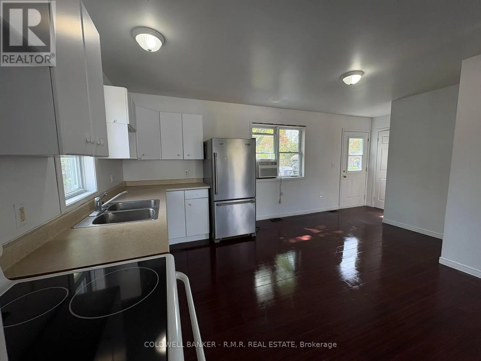 33 Douglas Street, Orillia, Ontario  L3V 5Y4 - Photo 3 - S12149769