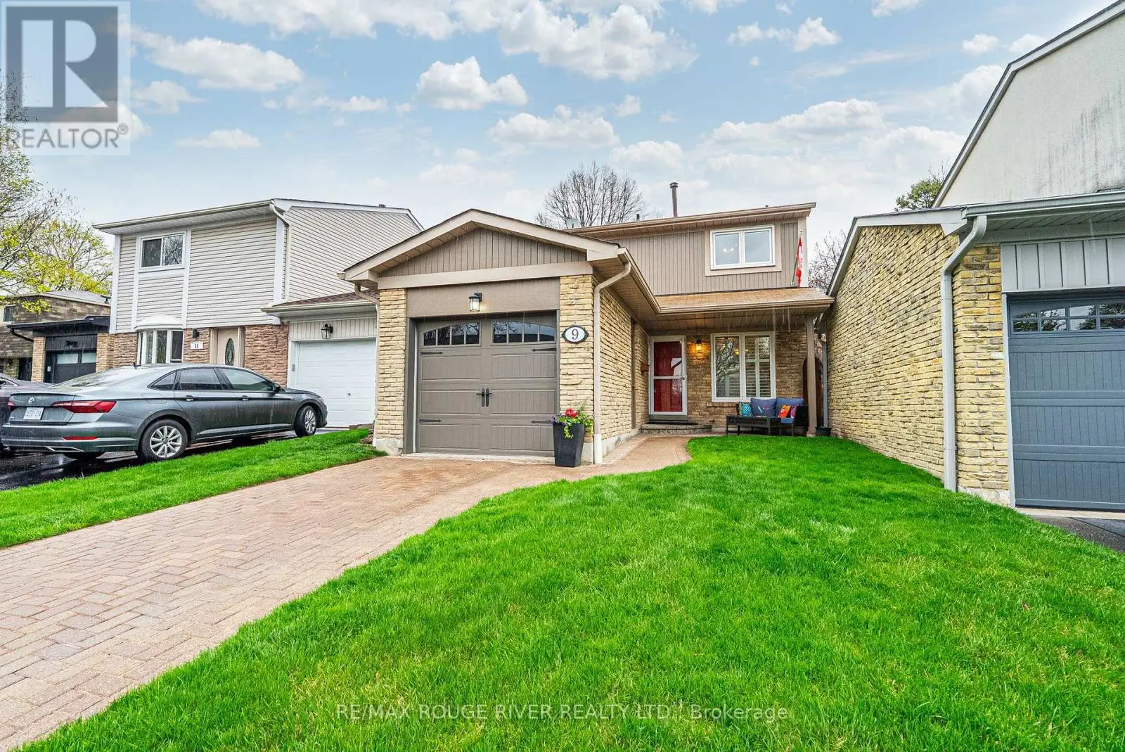 9 Harrison Court, Whitby, Ontario  L1N 6E2 - Photo 1 - E12149911