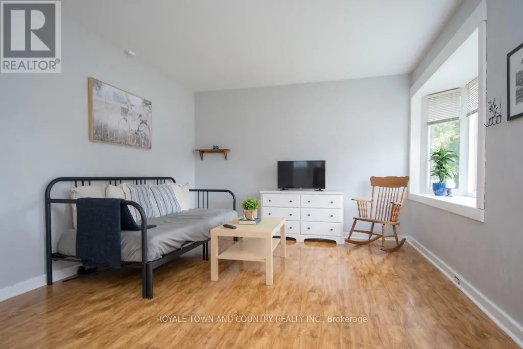 32 Adelaide Street S, Kawartha Lakes, Ontario  K9V 3J7 - Photo 3 - X12150260