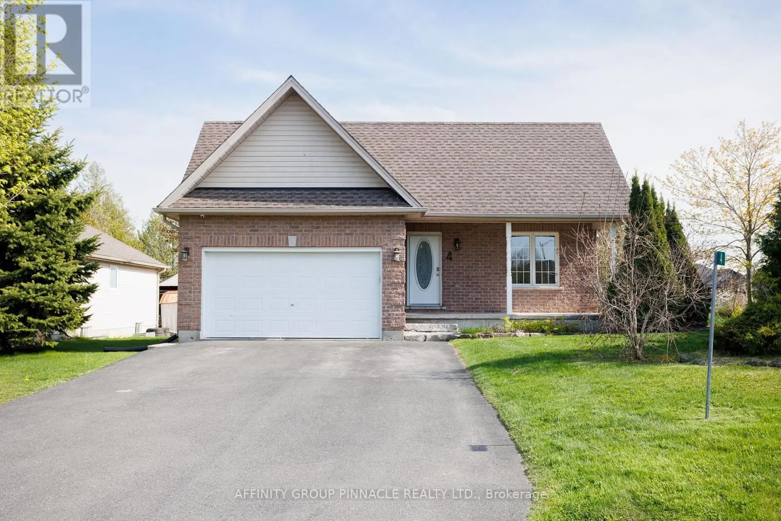 4 Champlain Boulevard, Kawartha Lakes, Ontario  K9V 0H9 - Photo 1 - X12150461