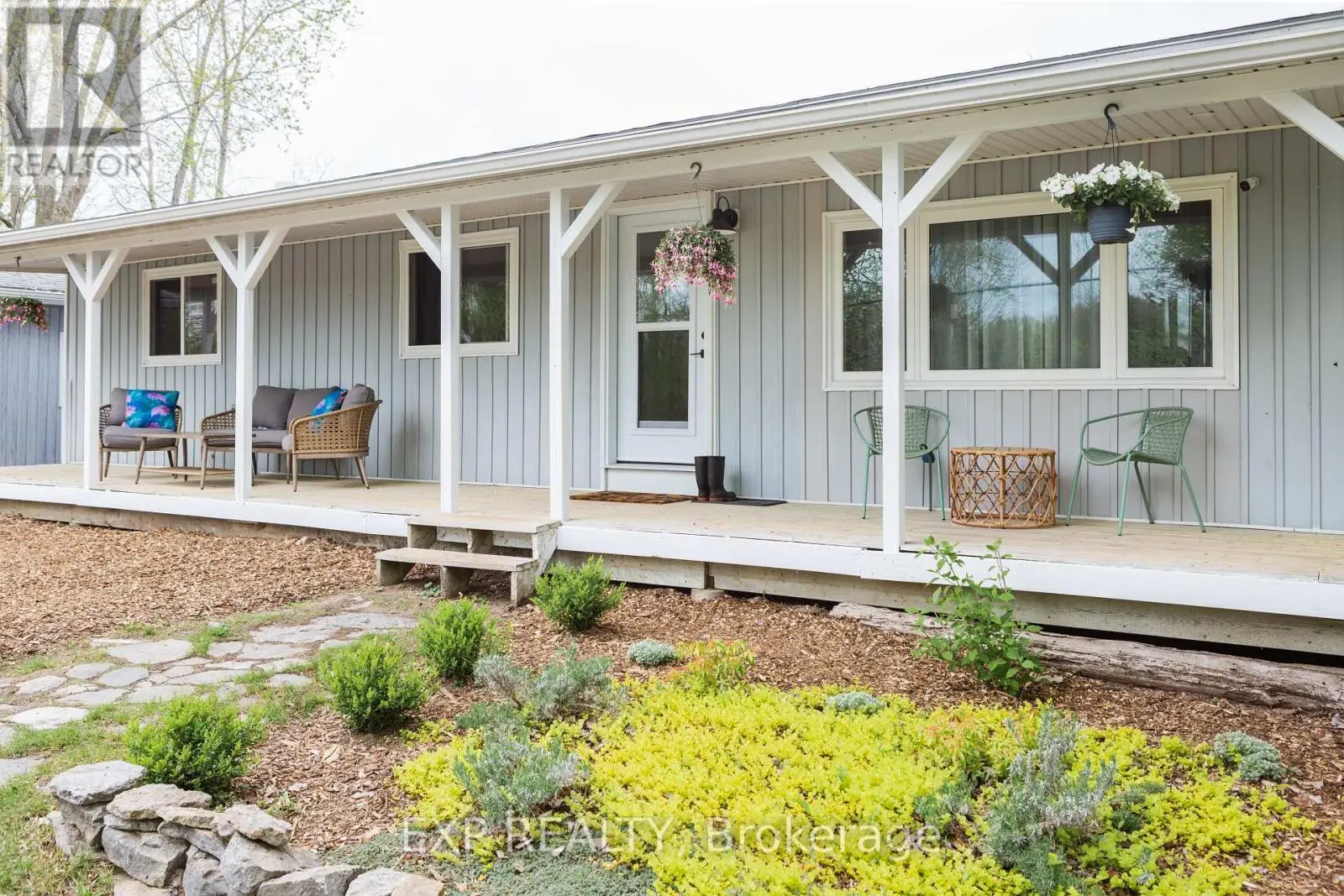 825 County Road 8 Road, Prince Edward County, Ontario  K0K 2T0 - Photo 2 - X11959073