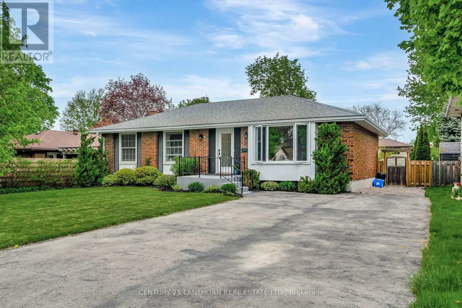 21 Glenarden Crescent, Belleville, Ontario  K8P 2B9 - Photo 2 - X12150938