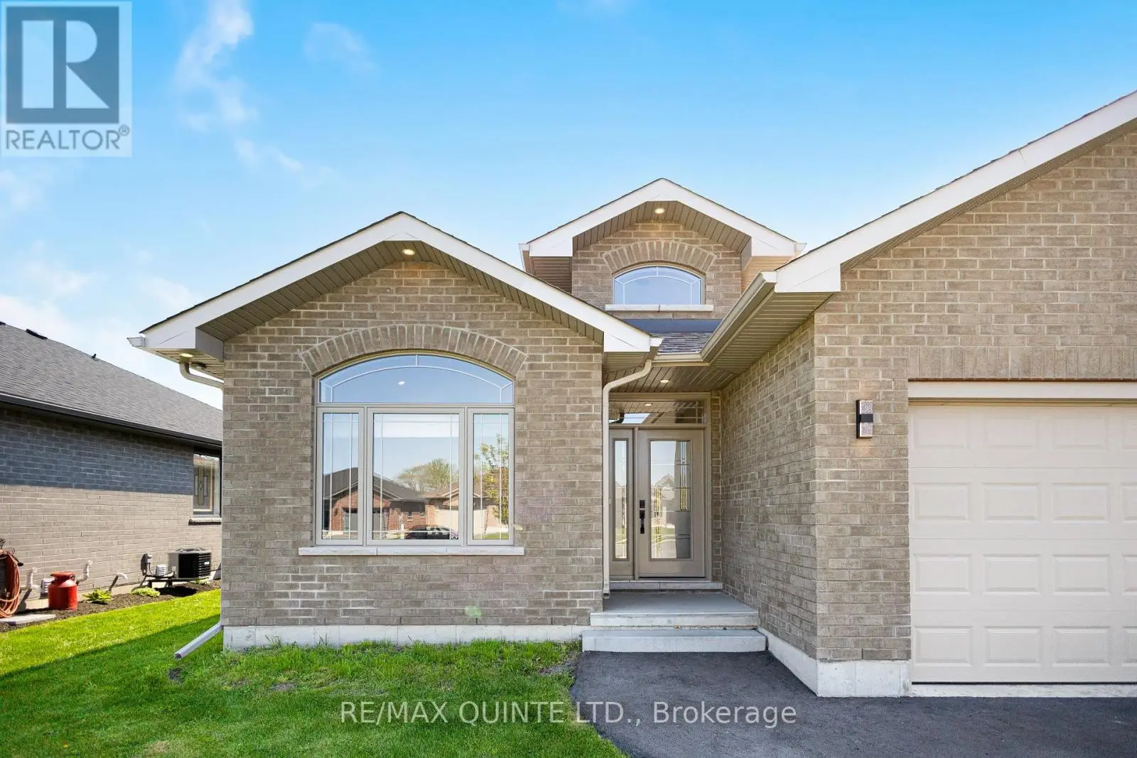 186 Cherrywood Parkway, Greater Napanee, Ontario  K7R 0E2 - Photo 2 - X12151141