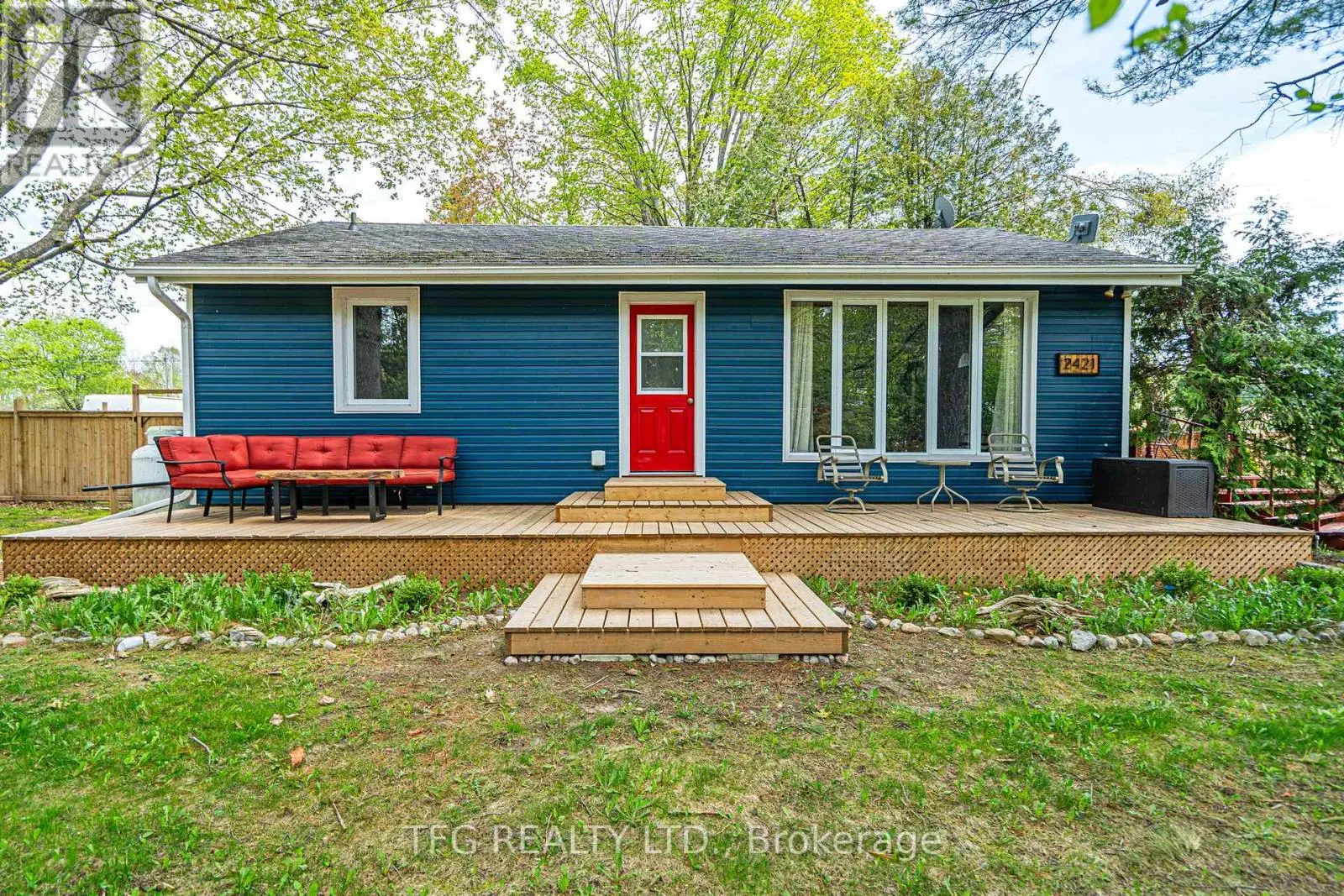 2421 Upper Chemong Drive, Selwyn, Ontario  K0L 2H0 - Photo 1 - X12151222