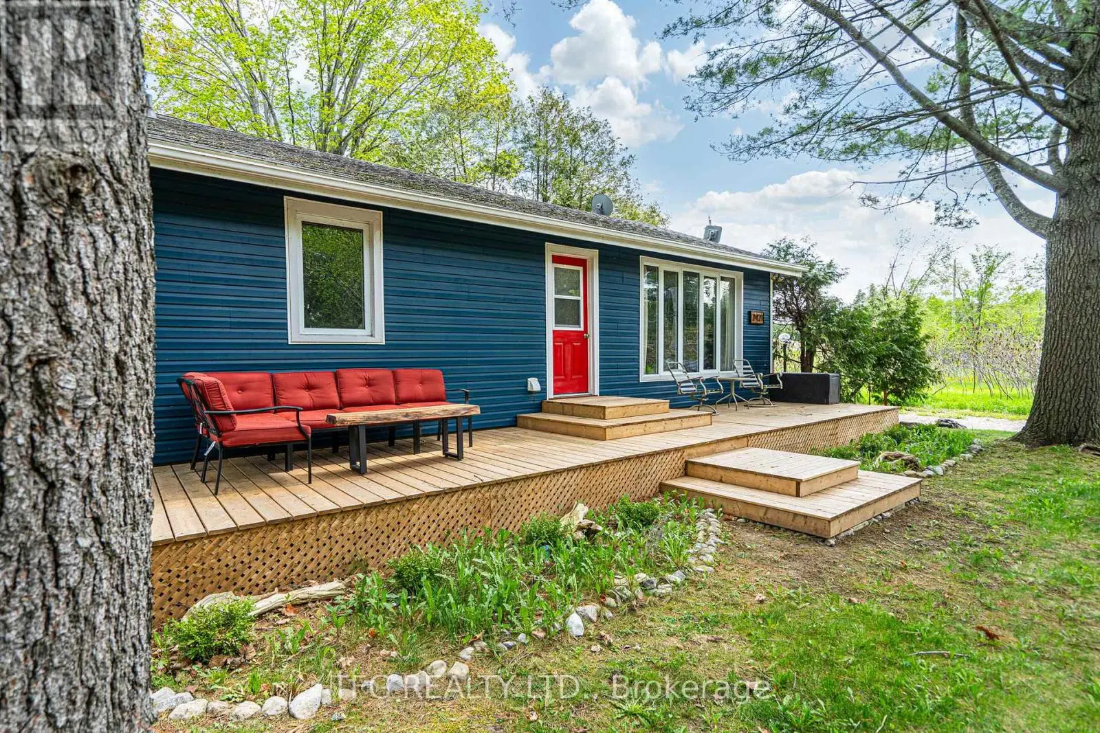 2421 Upper Chemong Drive, Selwyn, Ontario  K0L 2H0 - Photo 2 - X12151222