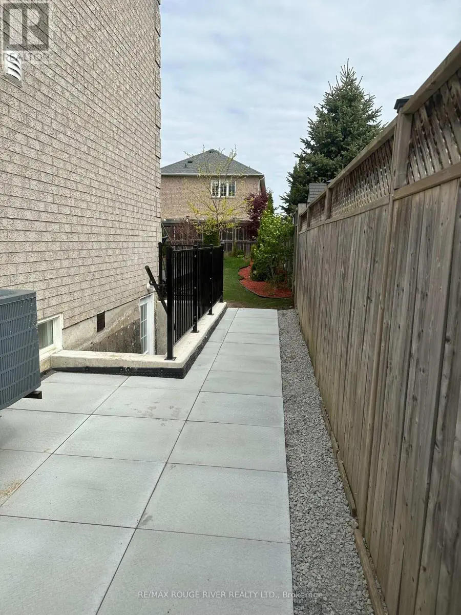 22 Branstone Drive, Whitby, Ontario  L1R 3B6 - Photo 3 - E12120283