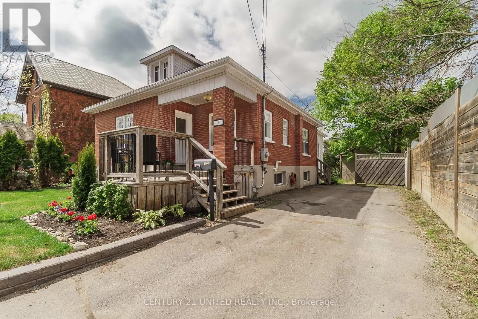134 Sutherland Place, Peterborough East, Ontario  K9H 1J1 - Photo 3 - X12151563