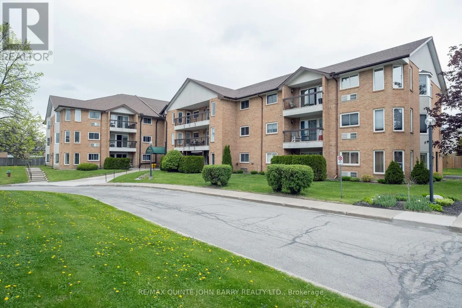 212 - 54 Tripp Boulevard, Quinte West, Ontario  K8V 5V1 - Photo 3 - X12151583