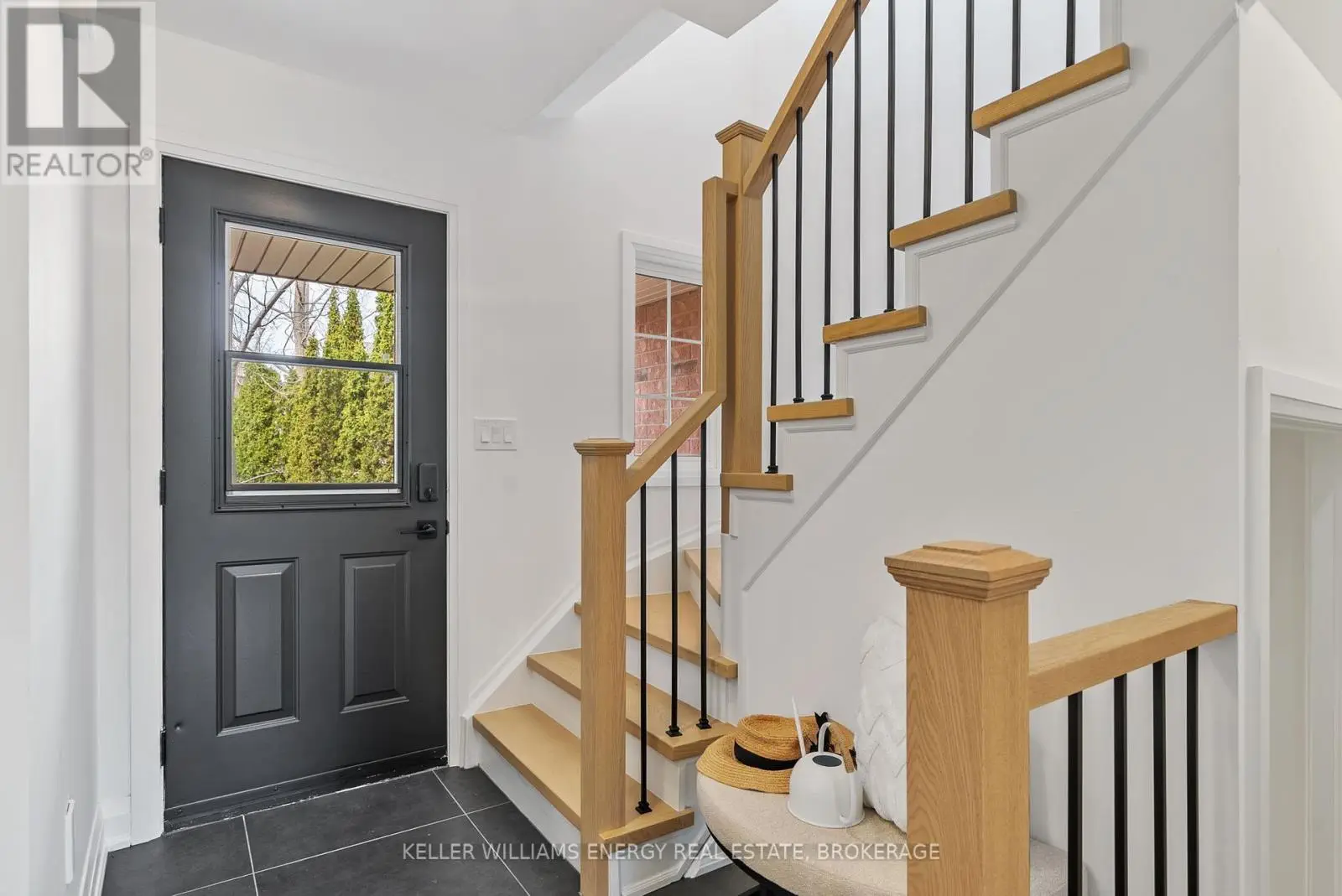 17 Cape Breton Court, Richmond Hill, Ontario  L4E 3W4 - Photo 2 - N12151918