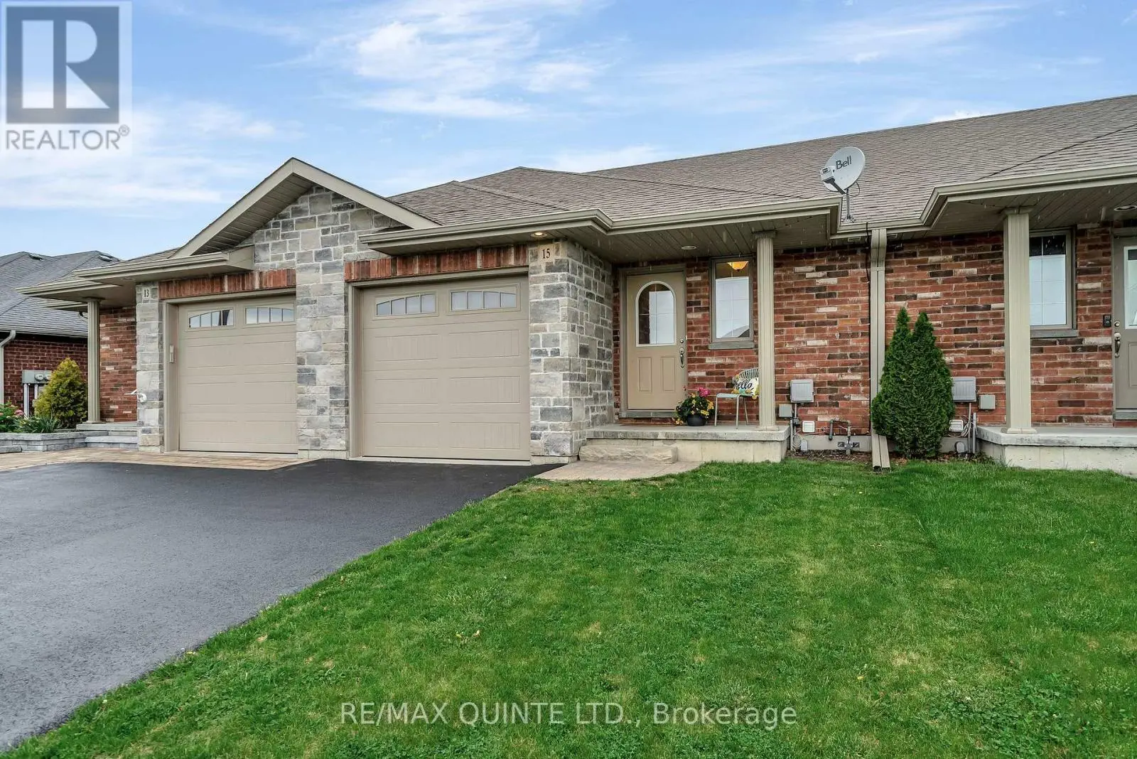 15 Mcintosh Crescent, Quinte West, Ontario  K8V 0E9 - Photo 2 - X12152091
