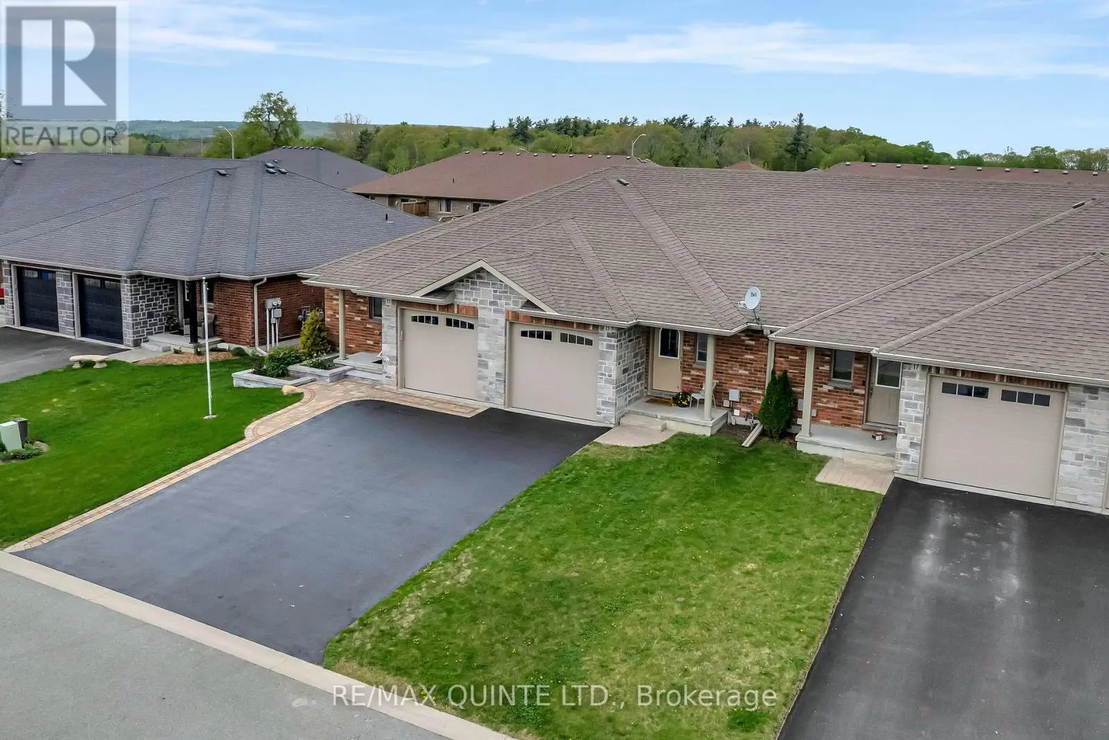 15 Mcintosh Crescent, Quinte West, Ontario  K8V 0E9 - Photo 3 - X12152091