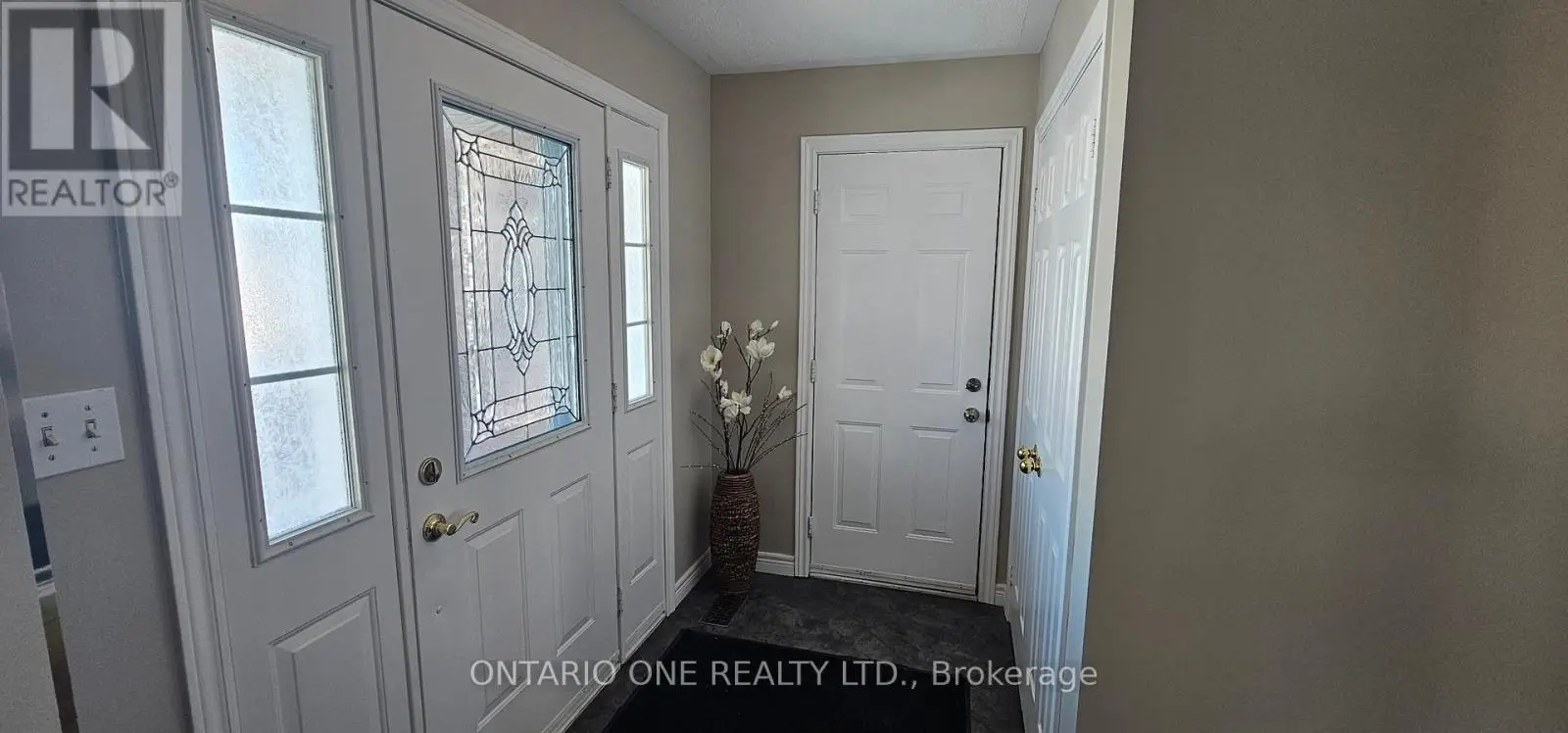 16 Wood Court, Kawartha Lakes, Ontario  K9V 6J4 - Photo 3 - X12030619