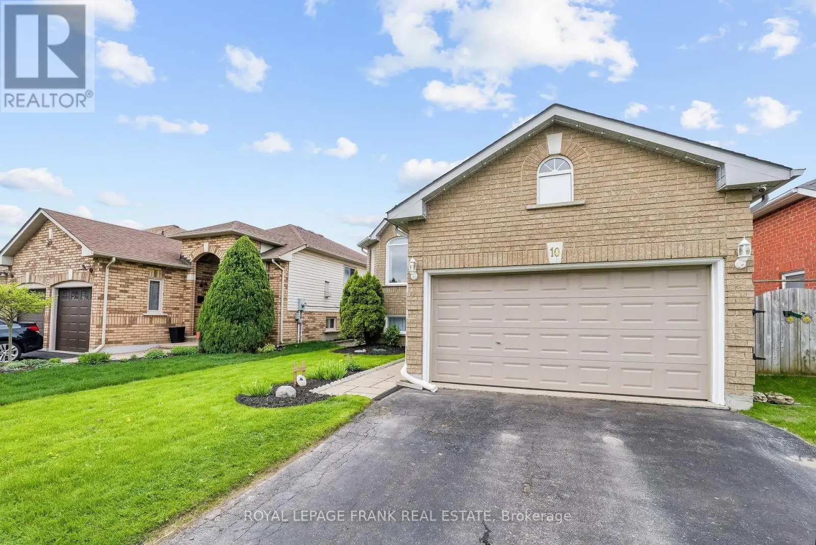 10 Laurelwood Street, Clarington, Ontario  L1C 4Z7 - Photo 3 - E12152379