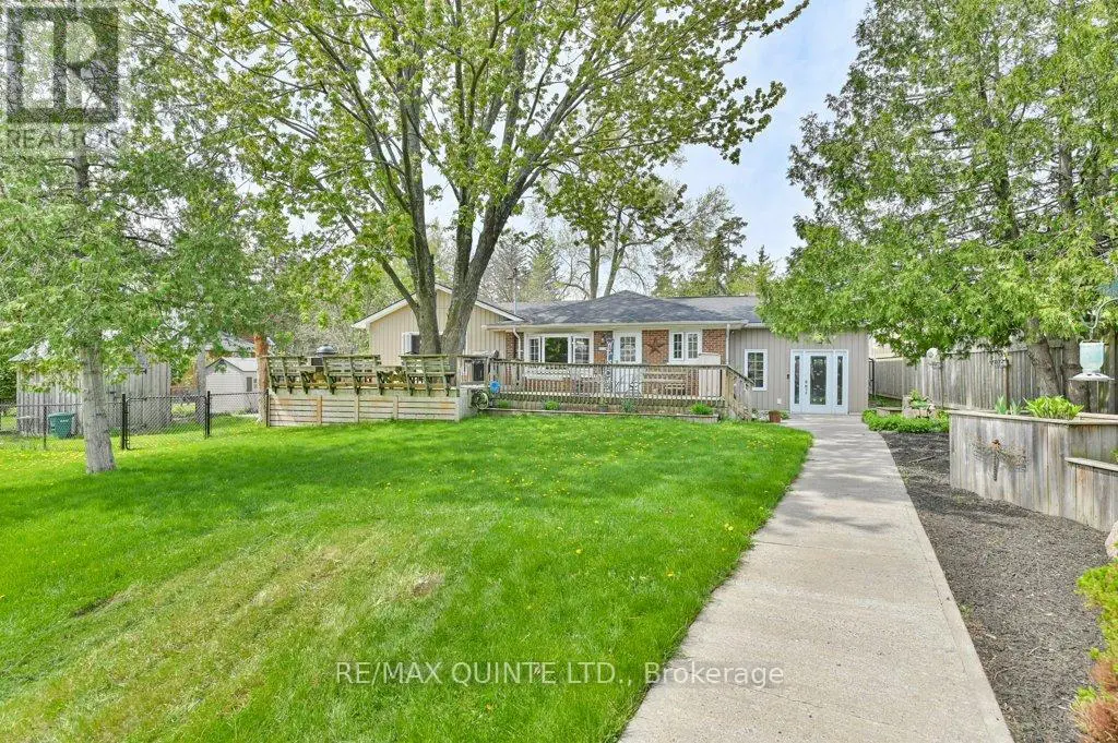 12 Fourth Avenue, Quinte West, Ontario  K8V 5N3 - Photo 2 - X12153173