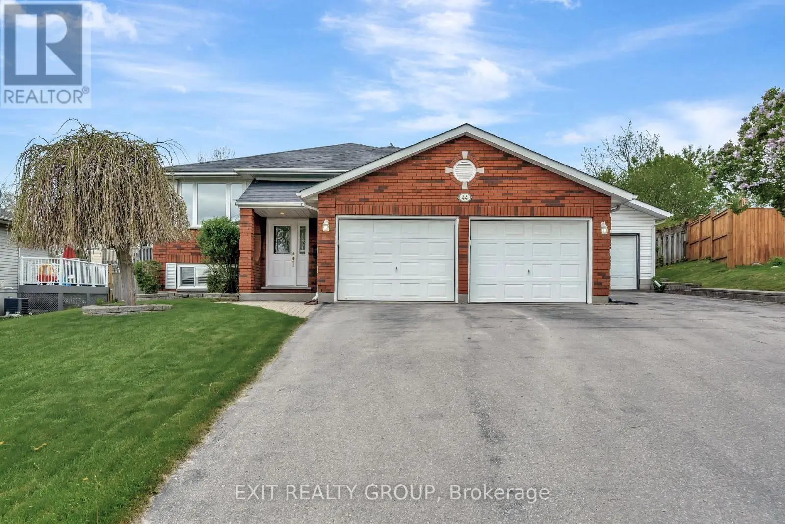 44 Bleeker Avenue, Quinte West, Ontario  K8V 6M8 - Photo 1 - X12153207