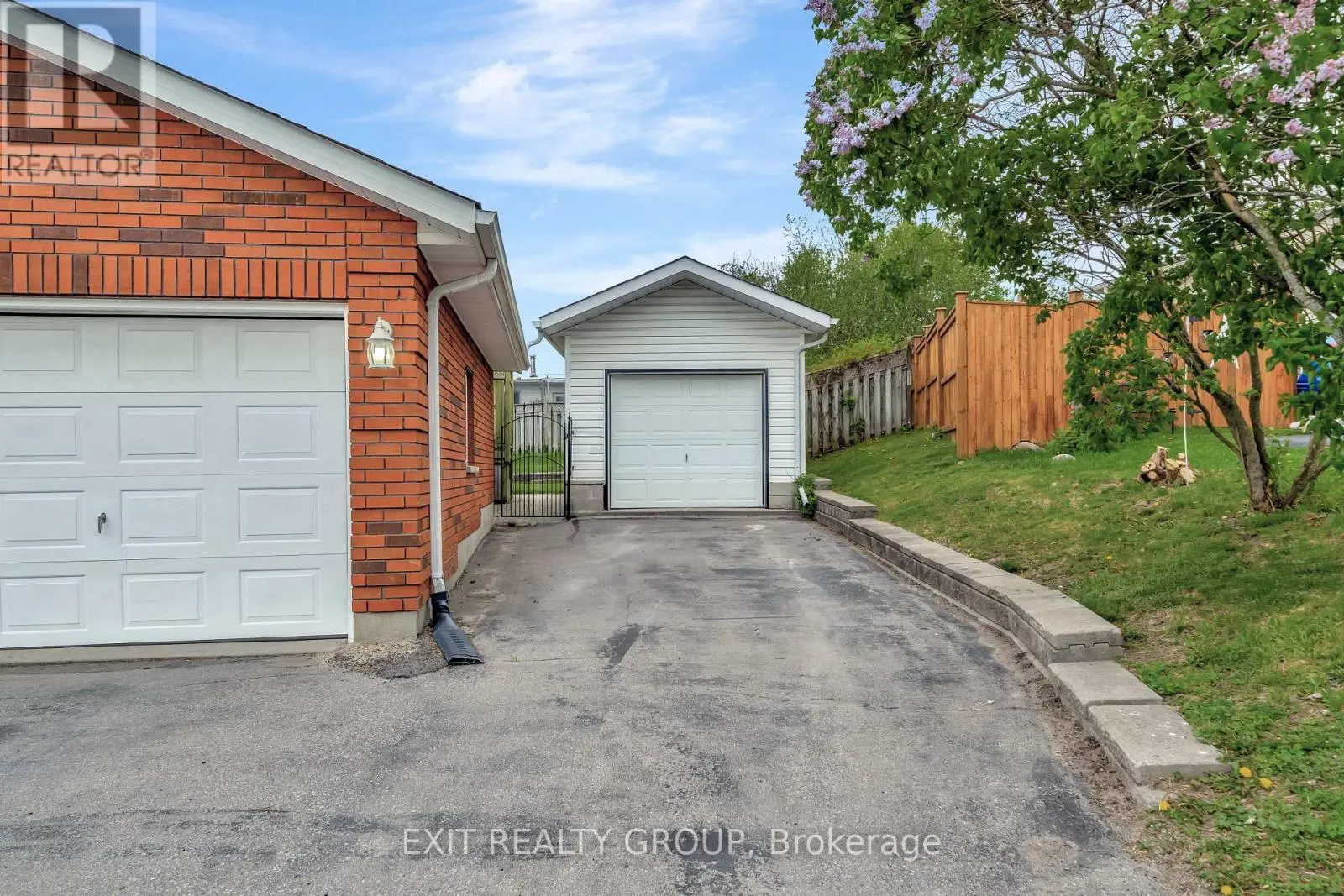 44 Bleeker Avenue, Quinte West, Ontario  K8V 6M8 - Photo 2 - X12153207