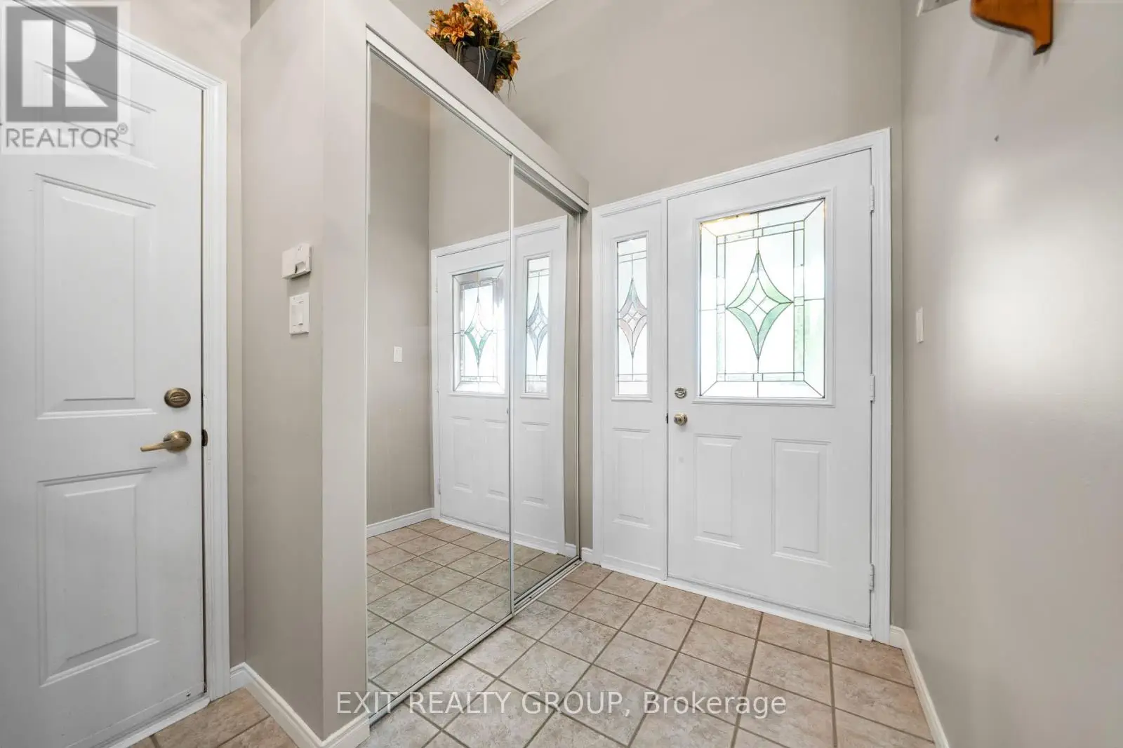 44 Bleeker Avenue, Quinte West, Ontario  K8V 6M8 - Photo 3 - X12153207