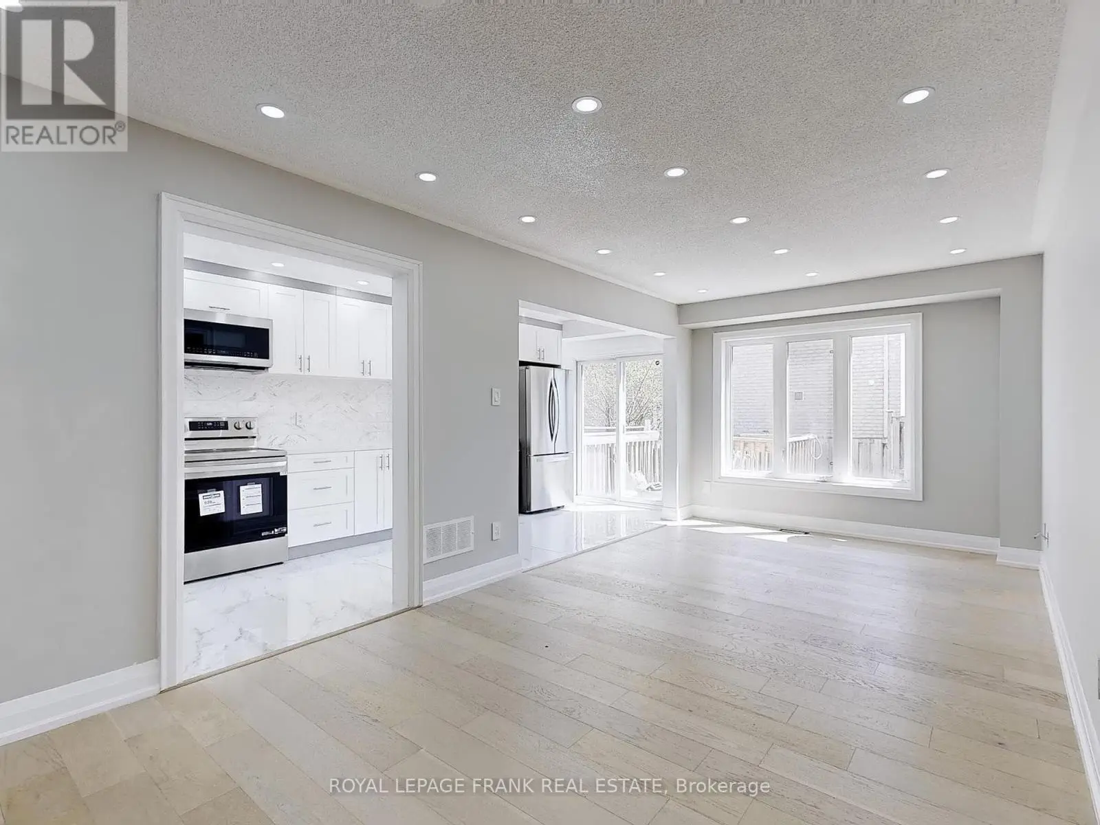 7 Rivitt Place, Toronto, Ontario  M1X 0A9 - Photo 3 - E12153375