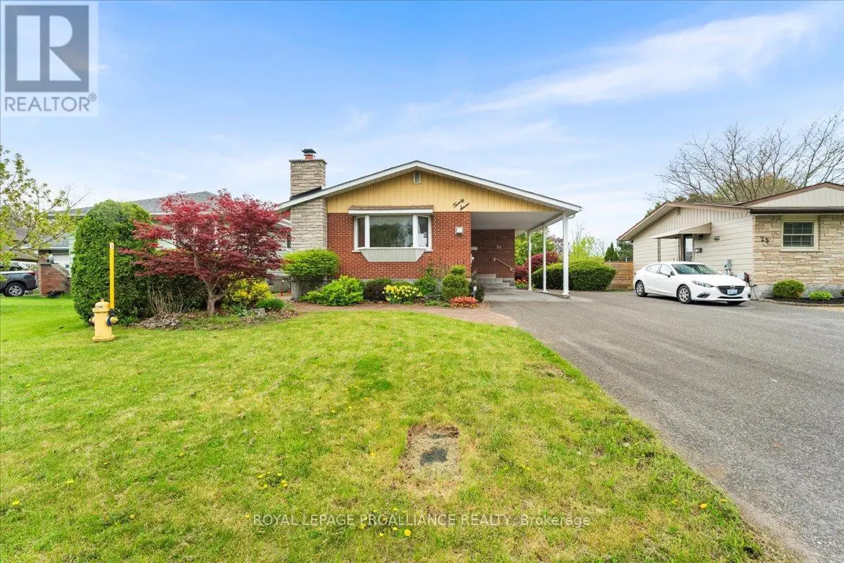 27 Hollandale Avenue, Quinte West, Ontario  K8V 2C5 - Photo 2 - X12153430