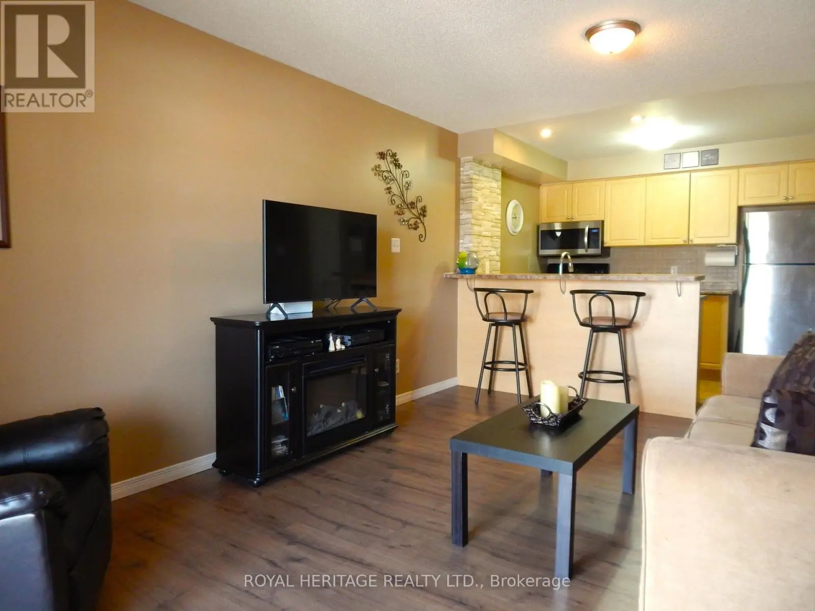 307 - 132 Aspen Springs Drive, Clarington, Ontario  L1C 0H1 - Photo 3 - E12153494