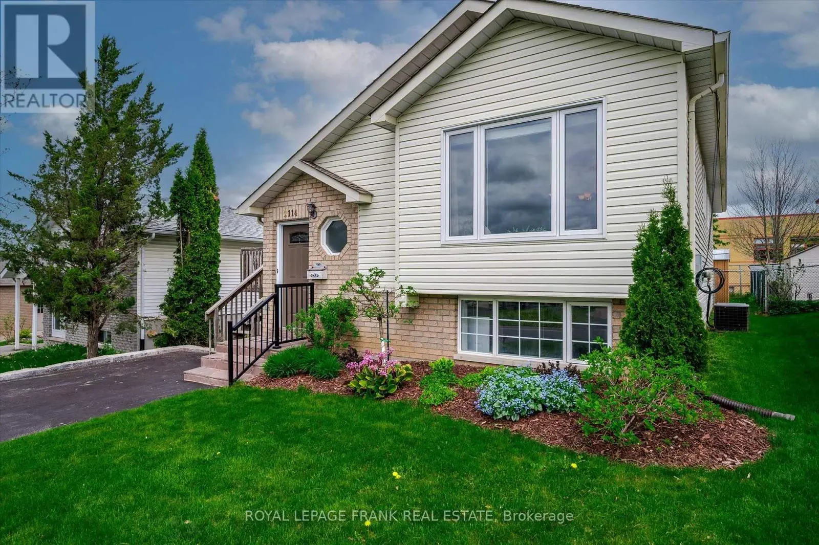 2114 Easthill Drive, Peterborough East, Ontario  K9L 1Y8 - Photo 2 - X12153550