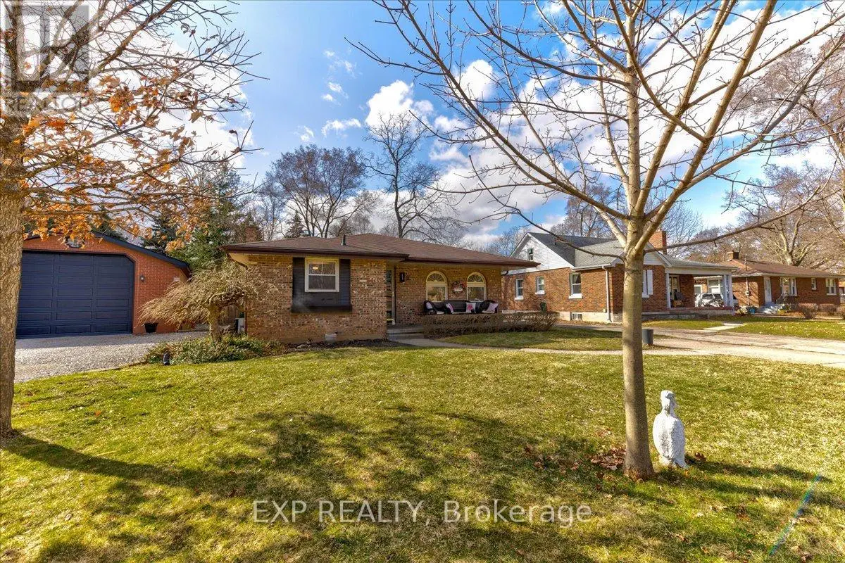 11 Glenwood Drive, Brantford, Ontario  N3S 3E9 - Photo 1 - X12153686